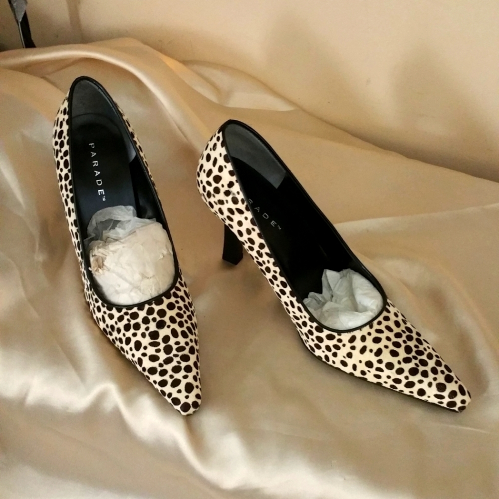 Black and white womans leather heel 👠 shoes